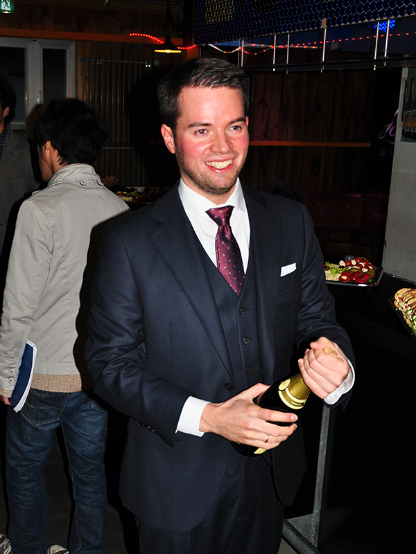 Sebastian Schweiger opening the first bottle of Champagne